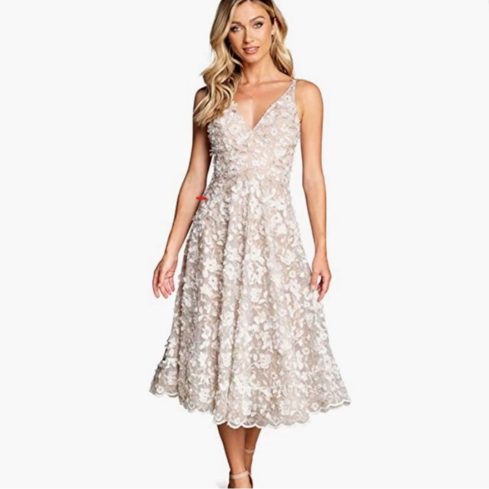 Dress the Population - Elisa Sleeveless Plunge Neckline FIT and Flar…